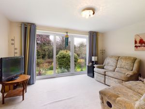 sitting room- click for photo gallery